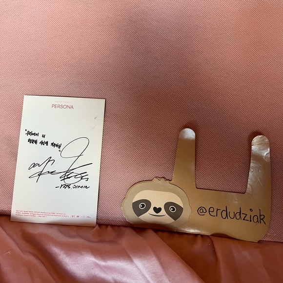 WTS $5
~ Jimin pc MOTS Persona (slight defect on back) - Picture 2 of 2